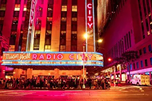Rockefeller Center Prints: NEW YORK CITY - SEPTEMBER 28