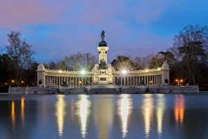 Images Dated 12th April 2018: Night cityscape with lights at the memorial in Retiro city park, Madrid, Spain
