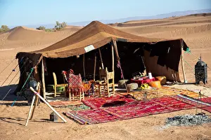 Maroc Prints: nomadic tent in desert of Morocco
