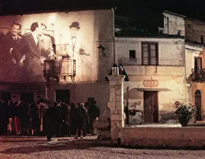 Villagers Prints: Nuovo Cinema Paradiso Year : 1988 Italy / France Director : Giuseppe Tornatore