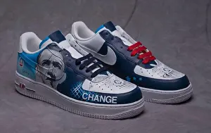 Sneaker Prints: Obama 08. One pair of hand-painted sneakers ()