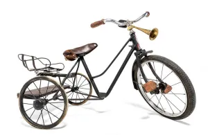 Trumpet Prints: Old bike in retro style on a white background