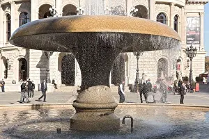Frankfurt Prints: old opera, alte oper in frankfurt am main with opera fountain and walkers, germany