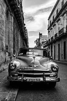 Kuba Prints: Old timer in the streets of la habana Vieja, cuba