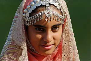 Oman Prints: Omani girl in traditional dress with jewelry