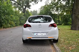 2009 Prints: Opel Astra IV 1.4 Turbo - MY 2009 - white - German compact car, segment C - in a park