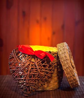 Wrap Prints: Open empty gift basket box with heart retro background
