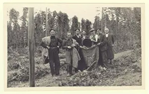 Old Fashioned Prints: Original 1930's era photograph of hop pickers at a farm in Oxfordshire