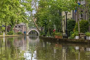 Arch Bridge Prints: Oudegracht and Twijnstraat aan de Werf Utrecht with wharf and canal