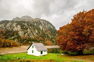 Non Urban Prints: This is an outstanding mountain walk around the seven Ayous Lakes at the head of the Ossau Valley