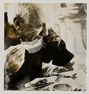 Picasso Prints: Pablo Picasso eats a fish whose bones are then printed in clay