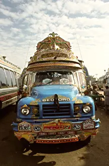Paintwork Prints: Pakistan Transport Punjab Bahawalpur front of decorated Bedford bus