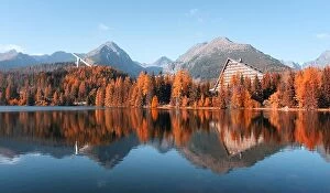 Images Dated 10th October 2018: Panorama of mountain lake Strbske pleso (Strbske lake) in autumn time