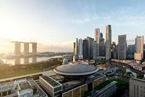 Images Dated 15th April 2017: Panorama of Singapore business district skyline and Singapore skyscraper with Supreme Court in