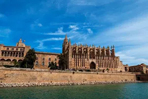 Splendid Prints: Parc de la Mar in front of Santa Maria Cathedral
