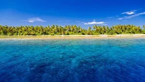 Images Dated 19th December 2015: Perfect tropical island and coral reef in Maldives. Tropical blue turquoise sea