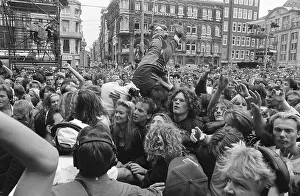 Performance of the Red Hot Chili Peppers on the Dam during the Uitmarkt The public Date: August 26, 1989 Location: Amsterdam