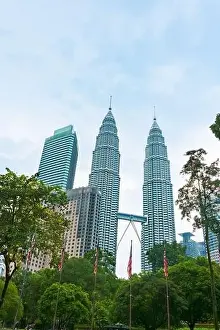 Petronas Twin Tower Tallest Skyscrapers Building with Cityscape in Malaysia