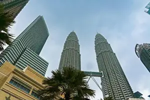 Petronas Twin Tower Tallest Skyscrapers Building with Cityscape in Malaysia