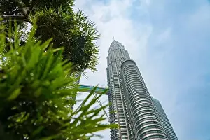 Petronas Twin Tower Tallest Skyscrapers Building with Cityscape in Malaysia