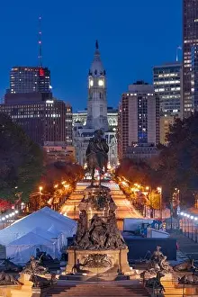 Philadelphia, Pennsylvania, USA in autumn overlooking Benjamin Franklin Parkway