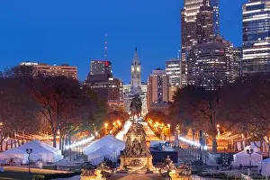 Philadelphia, Pennsylvania, USA in autumn overlooking Benjamin Franklin Parkway