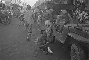Begging Prints: Photo Reportage Palembangs Two Dutch soldiers