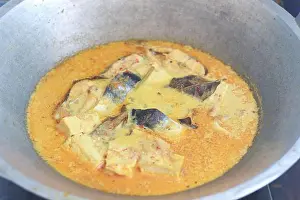 Overhead View Prints: photo of tuna fish and white tofu in yellow spice sauce on a frying pan