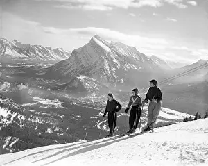 Enthusiasts Prints: A photograph of skiers at Mt Norquay