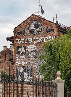 Polska Prints: A picture of the graffiti that decorates the facade of the Bosak Building, in Krakow