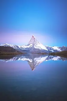 Picturesque landscape with colorful sunrise on Stellisee lake. Snowy Matterhorn Cervino peak with reflection in clear water. Zermatt, Swiss Alps