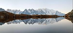 Images Dated 17th October 2018: Picturesque panorama of Chesery lake (Lac De Cheserys) and snowy Monte Bianco mountains range