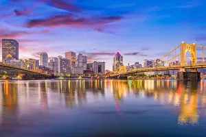 Pittsburgh, Pennsylvania, USA skyline on the Allegheny River