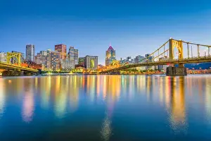 Pittsburgh, Pennsylvania, USA skyline on the Allegheny River