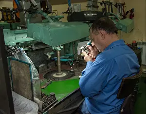 Screening Prints: Polisher is looking at diamond