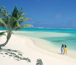 Polynesia Prints: Two Polynesian women in sarongs on Rarotonga beach in Cook Islands - South Pacific