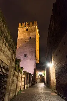 Northern Italy Prints: Ponte de Castelvecchio, Verona, Italy