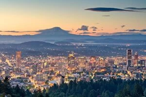Images Dated 17th June 2018: Portland, Oregon, USA downtown skyline with Mt. Hood at dawn
