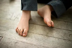 Low Section Prints: Portrait of young boy's feet