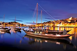 Portugal, Porto: Night view of the port wine ships at Vila Nova de Gaia at river Douro