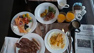 Pattaya Prints: Pre Pandemic Breakfast Hilton Edge Restaurant Pattaya Thailand casual dining on the table all you can eat food for