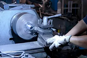 Alloy Prints: Professional workers are doing the milling process for metal parts