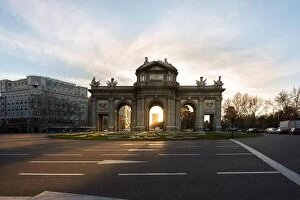 Images Dated 12th April 2018: Puerta de Alcala is a one of the Madrid ancient doors of the city of Madrid, Spain