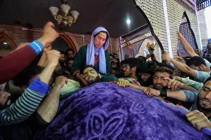 Kashmir Prints: Pulwama, India. 30th Apr, 2018