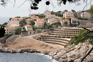 Dubrovnik Prints: The reconstruction of the Hotel Libertas after the Croatian/Serbian war