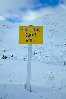 Highways Prints: Red Cutting Summit on the 'Pigroot' (State Highway 85) in winter