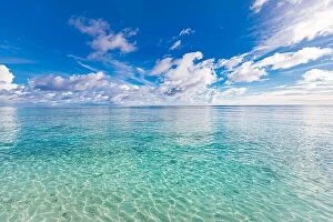 Images Dated 1st November 2019: Relaxing seascape with wide horizon of the sky and the sea. Tropical ocean view, calm