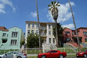 New Hampshire Prints: Renovated Hollywood Studio Housing in Los Angeles on New Hampshire Blvd