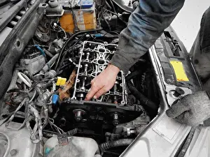 Repairman Prints: Repair of an internal combustion engine