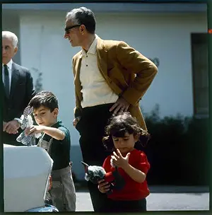 Familie Prints: Reza Pahlavi mit seinen Kindern in Gstaad